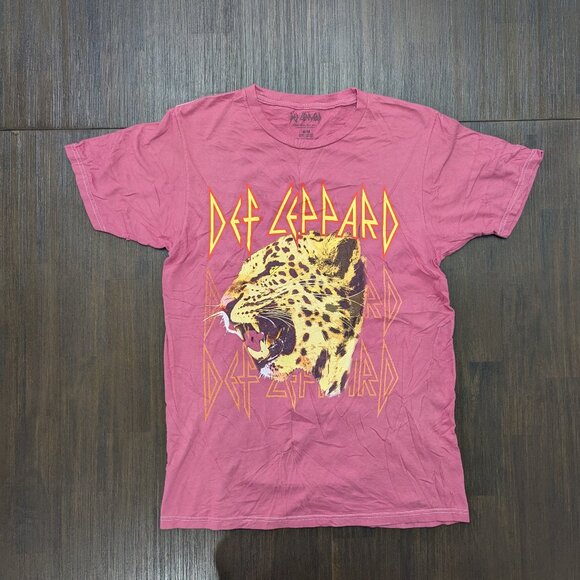 Def Leppard | Women's Hot Pink Graphic Tee with Growling Leppard - Picture 1 of 4